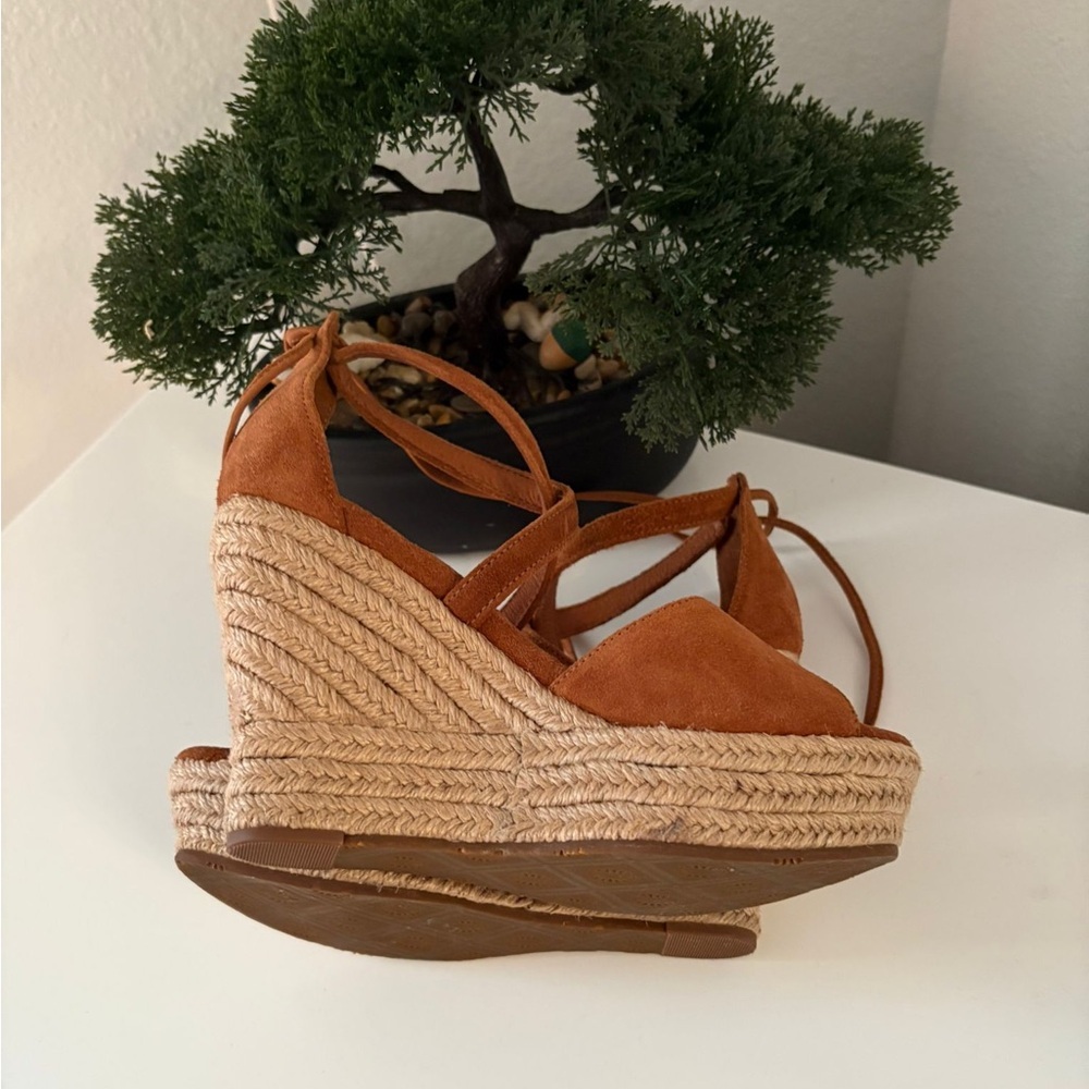 UGG NEW Women's Brown Suede Wedge Sandals - Picture 4 of 7